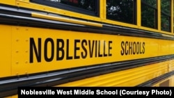 یک بس مربوط به مکتبی که مورد تهاجم مسلحانه قرار گرفت