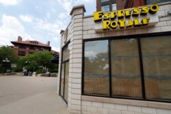 Kedai kopi Espresso Royale Coffee yang dulu sukses kini tutup karena pandemi (AP Photo/Paul Sancya)