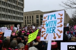 Protesters stream down Independence Avenue in Washington, D.C. for the Women's March on Washington. January 21, 2017 (B. Allen / VOA)