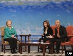 AQSh Davlat kotibasi Qirg'izistonda ko'ngilochar ko'rsatuvlardan birida mehmon bo'ldi