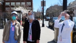 Lekari i osoblje bolnice Montefjori u Bronksu nose maske odštampane na 3D štampaču.