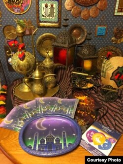 Piring, serbet kertas dan balon bertema Ramadan mulai dapat ditemukan di gerai 'Party City' di Amerika. (I. El Ayouby)