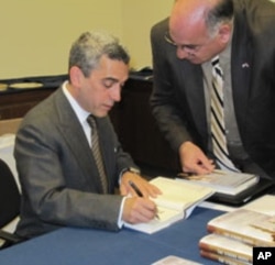 Lee Smith signs copies of his book, 'The Strong Horse: Power, Politics and the Clash of Arab Civilizations.'