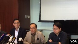 2018年4月29日“天下为公”记者会介绍梁振英案调查进展（美国之音记者申华 拍摄）