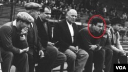 თბილისის "დინამოს" სათადარიგო სკამი: მარხცნიდან გრიგოლ გაგუა, ანდრო ჟორდანია, ნესტორ ჩხარტარაშვილი..ზურაბ სოტკილავა, პრაღა, 1959 წელი