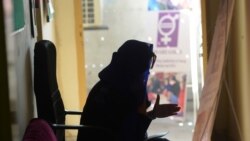 معاملہ میڈیا پر آنے کے بعد افشاں لطیف کو اُن کے عہدے سے ہٹا دیا گیا ہے۔ (فائل فوٹو)