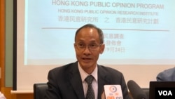 香港民意研究计划研究所主席及行政总裁锺庭耀 (美国之音李逸华拍摄)