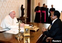 Le Pape François et le président camerounais Paul Biya se sont rencontrés au Vatican, le 23 mars 2017.