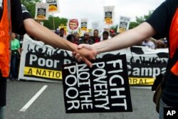 지난해 6월 미국 워싱턴 DC에서 빈곤 퇴치를 위한 집회가 열렸다.