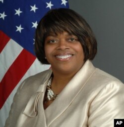 Syuzan Jonson-Kuk bu lavozimga o'tgan yili Davlat kotibasi Xillari Klinton tomonidan tayinlangan