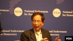 香港民主党创党主席李柱铭。(美国之音记者 张富杰拍摄)
