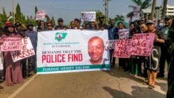 'Yan jaridan da suka gudanar da zanga-zanga a kan bacewar marigayi Henry Tordue Salem.