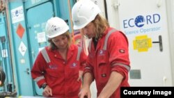 Lead author of the study Sean Gulick, a research professor at The University of Texas at Austin Jackson School of Geosciences (right), with co-author Joanna Morgan, a professor at Imperial College London, on the International Ocean Discovery Program