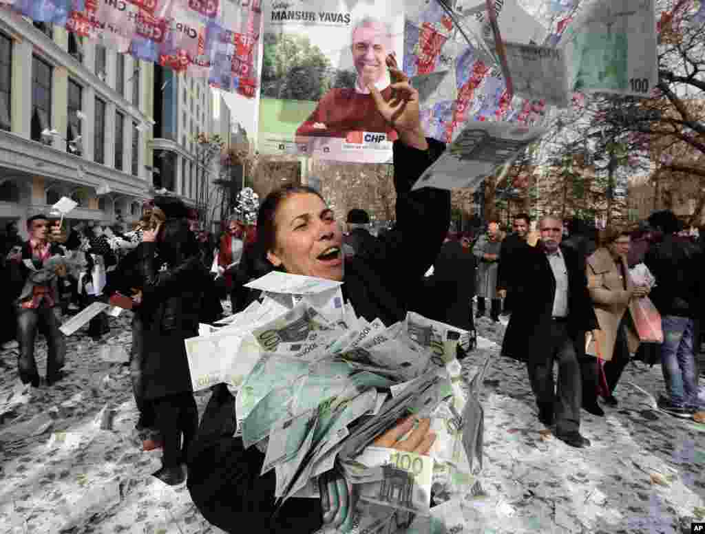 Members of the main opposition Republican People&#39;s Party throw fake Euro bills into the air during an anti-government protest denouncing a corruption scandal that has shaken Prime Minister Recep Tayyip Erdogan&rsquo;s government, in Ankara, Turkey.