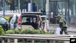 عکس از محل درگیری دو مهاجم و پلیس ترکیه در نزدیکی پارلمان ترکیه. 