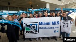 Des supporters de Miamia attendant l'arrivée de David Beckham à Miami, Florida, Feb. 5, 2014
