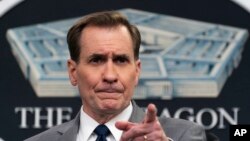존 커비 미 국방부 대변인이 24일 펜타곤에서 브리핑하고 있다.