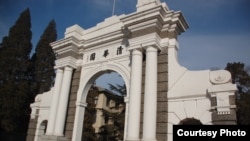 北京清华大学的清华园牌坊，曾经是清华大学校门。（资料照）