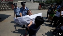 Bo Xilai Supporters Protest on Eve of Trial 