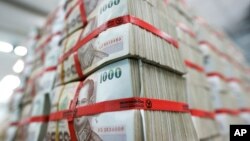 Mata uang Baht Thailand menjadi mata uang Asia yang terkuat karena justru mengalami kenaikan 1,3 persen terhadap dolar AS (foto: ilustrasi). 