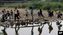 Venezuelans cross illegally into Colombia near the Simon Bolivar International Bridge.