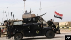 រូប​ឯកសារ៖ កង​កម្លាំង​សន្តិសុខ​អ៊ីរ៉ាក់​ត្រៀម​ខ្លួន​វាយ​ប្រហារ​ក្រុម​ជ្រុល​និយម​រដ្ឋ​ឥស្លាម​ នៅឯ​ជំរុំ​ Speicher ជួរ​មុខ​ក្នុង​ទីក្រុង​ Tikrit ចម្ងាយ​១៣០​គីឡូម៉ែត្រភាគ​ខាង​ជើង​ក្រុង​បាដាដ នៅ​ថ្ងៃ​ទី​១២ ខែ​មីនា ឆ្នាំ​២០១៥។​