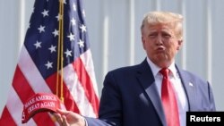 រូបឯកសារ៖ អតីត​ប្រធានាធិបតី​អាមេរិក លោក Donald Trump ចូលរួម​យុទ្ធនាឃោសនា​បោះឆ្នោត​នៅទីក្រុង Summerviller រដ្ឋ South Carolina នៅថ្ងៃទី២៥ ខែកញ្ញា ឆ្នាំ២០២៣។