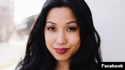 កញ្ញា Elizabeth Heng ដែល​ជាពលរដ្ឋអាមេរិកាំងដើមកំណើតខ្មែរ គឺជាសមាជិក​ម្នាក់​នៃ​គណបក្ស​សាធារណរដ្ឋ និង​ជា​ស្ថាបនិក​នៃគណៈកម្មាការ​ New Faces GOP របស់​គណបក្ស​ប្រជាធិបតេយ្យ។ 