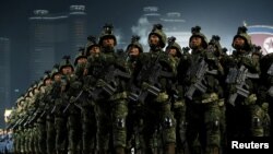 ทหารเกาหลีเหนือร่วมสวนสนามในกรุงเปียงยาง