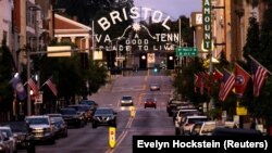 State street (Državna ulica) koja prolazi i povezuje Bristol - gradove u Tenesiju i Virdžiniji (Foto: REUTERS/Evelyn Hockstein)