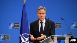 토니 블링컨 미 국무장관이 4일 북대서양조약기구(NATO) 외교장관회의가 열린 벨기에 브뤼셀에서 가진 기자회견에서 기자들의 질문에 답하고 있다.