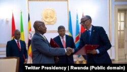 Rais Paul Kagame na Rais Museveni