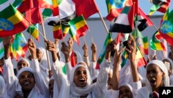 በዱባይ የተገኙ የኢትዮጵያውያኑ ደጋፊዎች የሀገራቸውን ባንዲራ በማውለብለብ ደስታቸውን ሲገልጹ