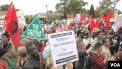 Para aktivis di Sydney melakukan unjuk rasa untuk mendukung para pencari suaka di Australia (13/5).