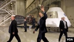 Presiden Obama berada di Kennedy Space Center, 15 April 2010.