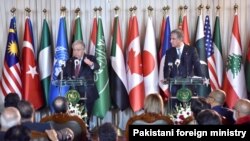 U.N. Secretary-General Antonio Guterres holds a press conference with Pakistani Foreign Minister Shah Mehmood Qureshi in Islamabad on February 16. (Pakistani Foreign Ministry)