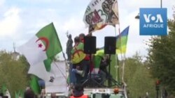 Manifestation d'Algériens à Paris pour fêter la révolte d'octobre 1988