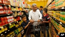 미국에 입국해 정착한 시리아 출신 난민 나딤 파우지 조리예 씨와 가족 (자료사진)