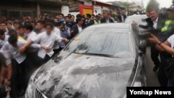 Warga Korea Selatan lakukan demonstrasi atas kekhawatiran akan radiasi sistem pertahanan misil THAAD Jumat (15/7).