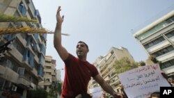 Protes anti Presiden Bashar al-Assad juga terjadi di ibukota Lebanon, Beirut (11/5) sebagai solidaritas protes massal di Suriah.