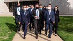 지난 2일 제이크 설리번 미 백악관 국가안보보좌관(가운데)과 기타무라 시게루 일본 국가안보국장(왼쪽), 서훈 한국 청와대 안보실장이 3국 안보실장 회의를 위해 2일 미 해군사관학교에서 만났다. 사진=백악관 국가안보회의 트위터