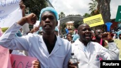 Madaktari Kenya wakiwa katika mgomo unaodai maslahi bora kazini. 