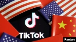 抖音海外版TikTok标志与美中两国国旗