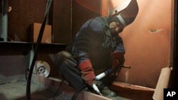 اسپین میں جسموں پر سیاہ رنگ ملنے کا میلہ ہر سال ستمبر میں منایا جاتا ہے جس میں تقریباً 15 ہزار افراد حصّہ لیتے ہیں۔