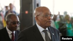 Le sud-africain Jacob Zuma arrive à une cérémonie, en Afrique du Sud, le 6 août 2017.