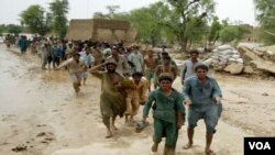 Ribuan menjadi pengungsi akibat bencana banjir di provinsi Baluchistan, Pakistan (25/9). 