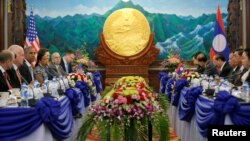 លោក​ប្រធានាធិបតី​ បារ៉ាក់ អូបាម៉ា​ បាន​ជួប​ជាមួយ​ប្រធានាធិបតី​ឡាវ និង​មន្ត្រី​ជា​ច្រើន​ទៀត​នៅ​មុន​កិច្ច​ប្រជុំ​អាស៊ាន​ចាប់​ផ្តើម កាល​ពី​ថ្ងៃទី៦ ខែ​កញ្ញា។