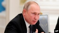 블라디미르 푸틴 러시아 대통령이 24일 모스크바 의회에서 연설하고 있다. 