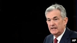 លោក Jerome Powell ប្រធាន​ធនាគារ​ប្រាក់​បម្រុង​សហព័ន្ធ ថ្លែង​ក្នុង​សន្និសីទ​សារព័ត៌មាន​កាល​ពី​ថ្ងៃទី​១៩ ធ្នូ ២០១៨ នៅរដ្ឋធានី​វ៉ាស៊ីនតោន។