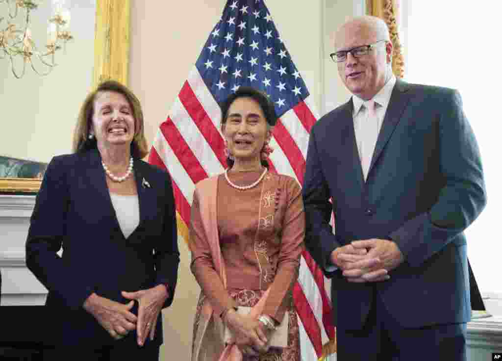 Myanmar leader Aung San Suu Kyi, center, meets House Minority Leader Nancy Pelosi of Calif.. and Rep. Joseph Crowley, D-N.Y., on Capitol Hill in Washington, Sept. 15, 2016.